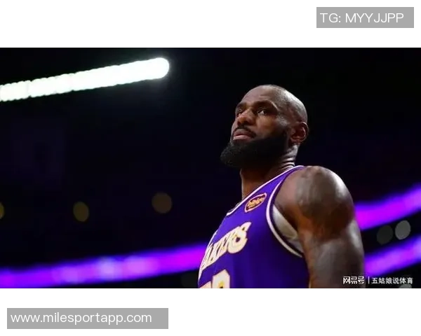 里夫斯赞詹姆斯乐观态度能增强自信心始终保持微笑从不显露低落情绪